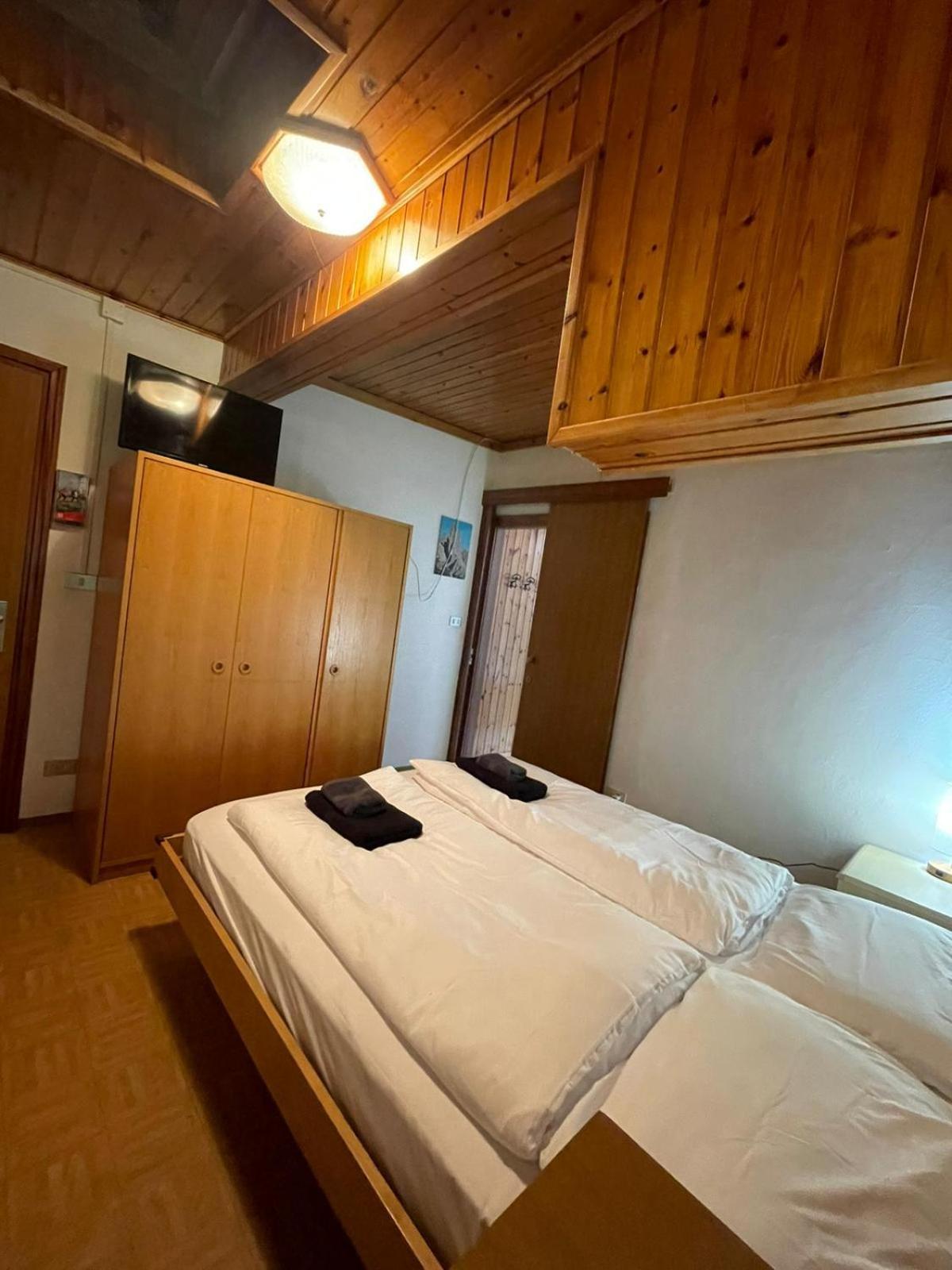 Picchio Rosso - Stanza Privata Con Bagno In Val Di Fassa Hotel Pera Luaran gambar