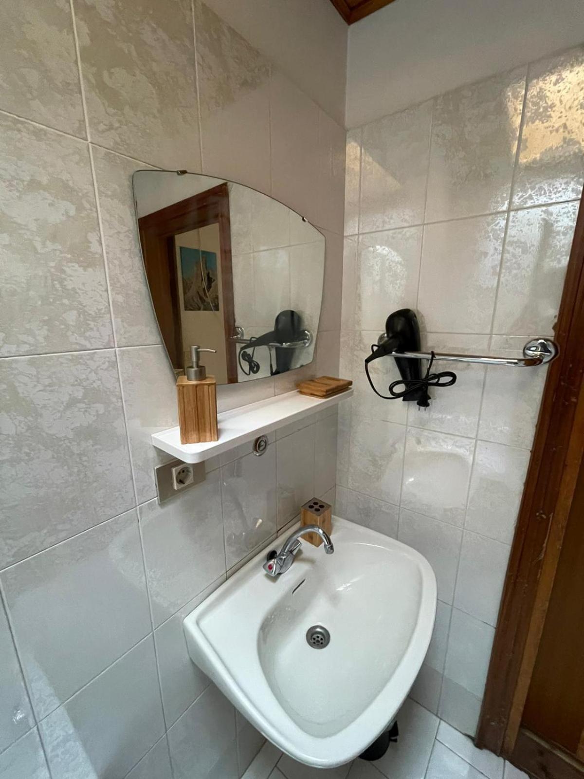 Picchio Rosso - Stanza Privata Con Bagno In Val Di Fassa Hotel Pera Luaran gambar