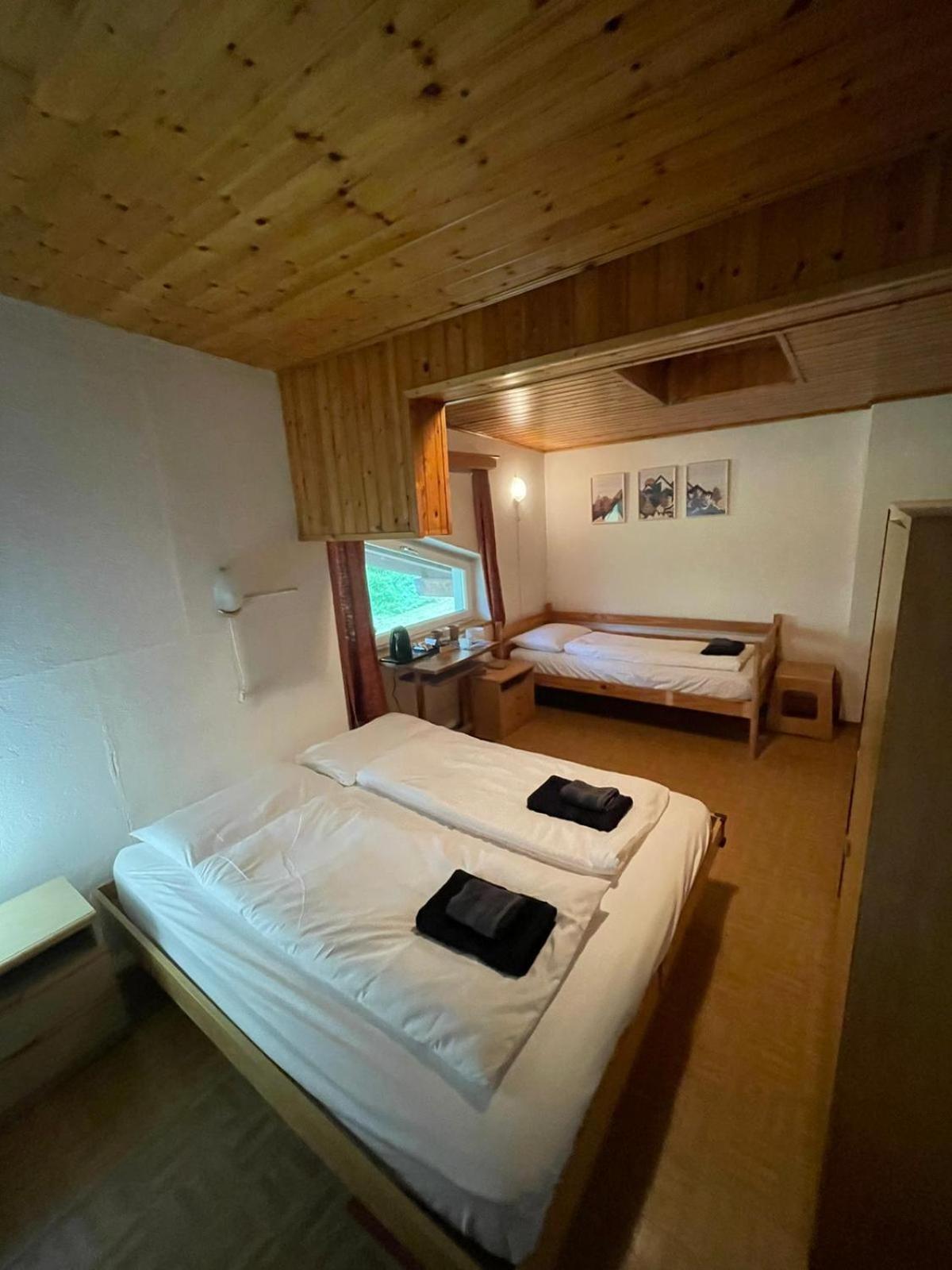 Picchio Rosso - Stanza Privata Con Bagno In Val Di Fassa Hotel Pera Luaran gambar