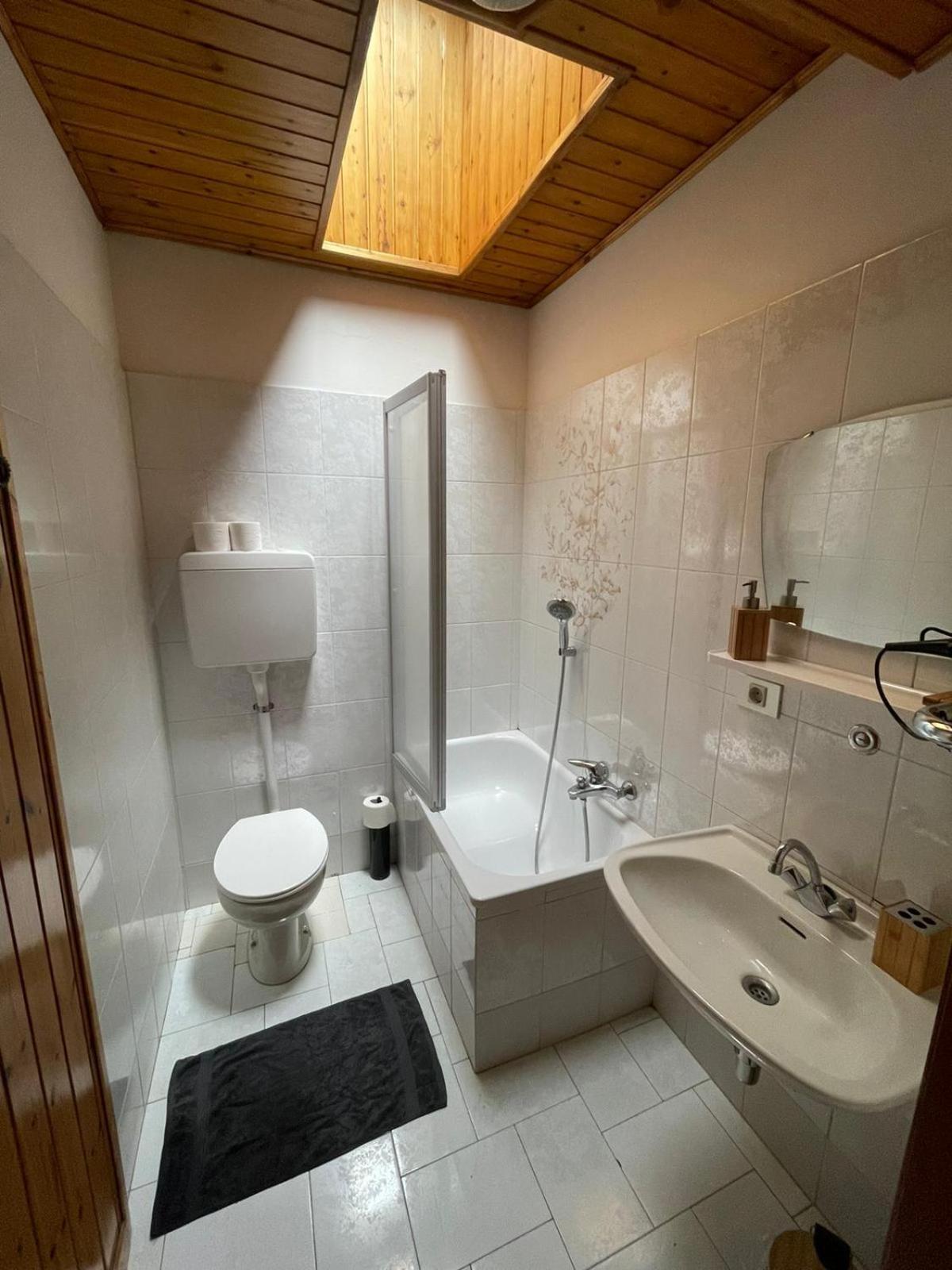 Picchio Rosso - Stanza Privata Con Bagno In Val Di Fassa Hotel Pera Luaran gambar